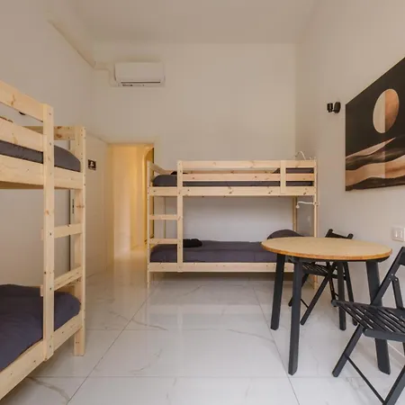 بيت شباب A Casa Gualandi بولونيا